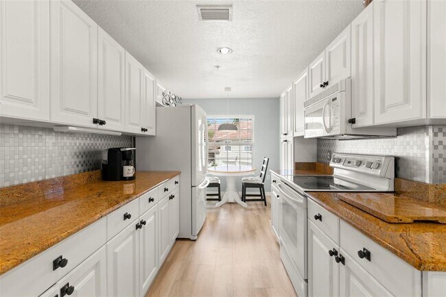 Building Photo - 6758 Fairview Terrace