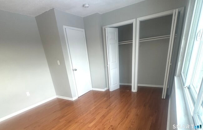 Building Photo - 256 Monticello Dr