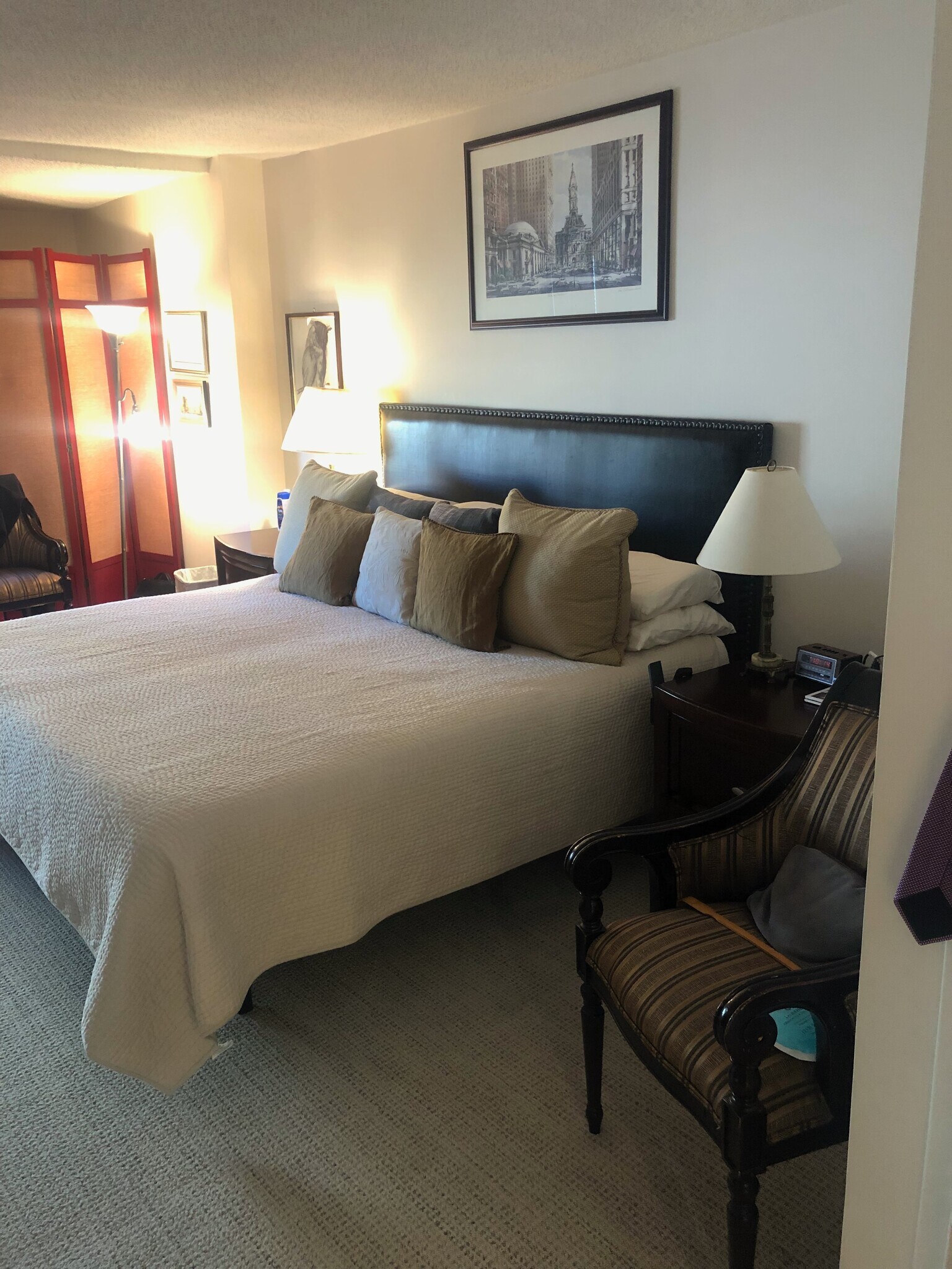 M Bedroom suite with en-suite bath - 233 S 6th St