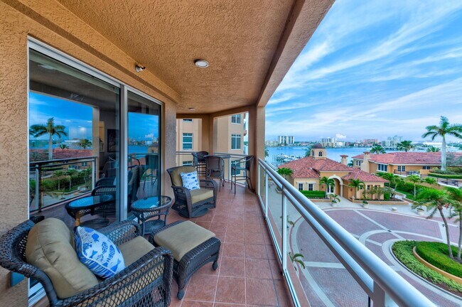 Building Photo - 521 Mandalay Ave