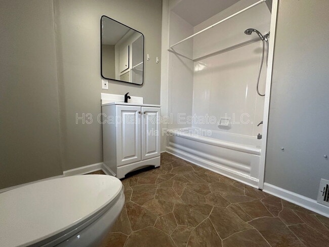 Building Photo - 627 S 19th St