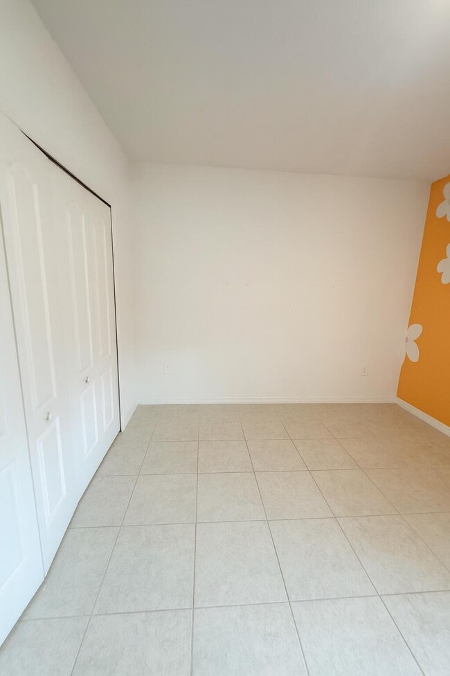 Building Photo - 1963 SW Import Dr