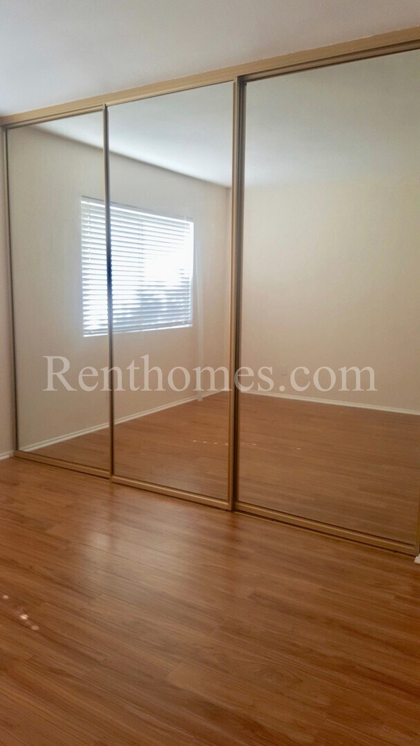 Building Photo - 10019 Knight Dr