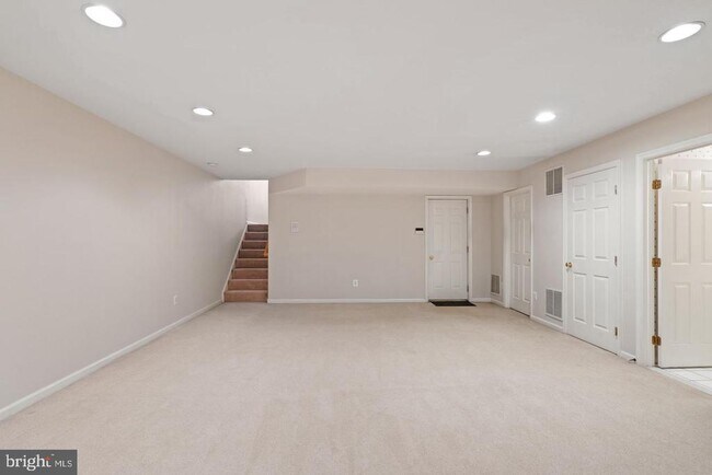 Building Photo - 13280 Maple Creek Ln