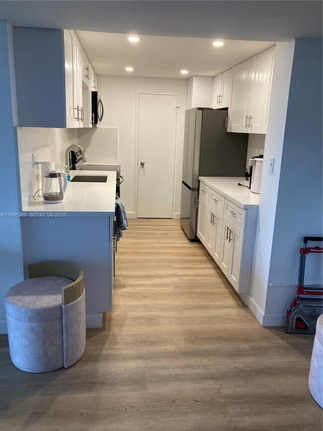 Building Photo - 5401 Collins Ave