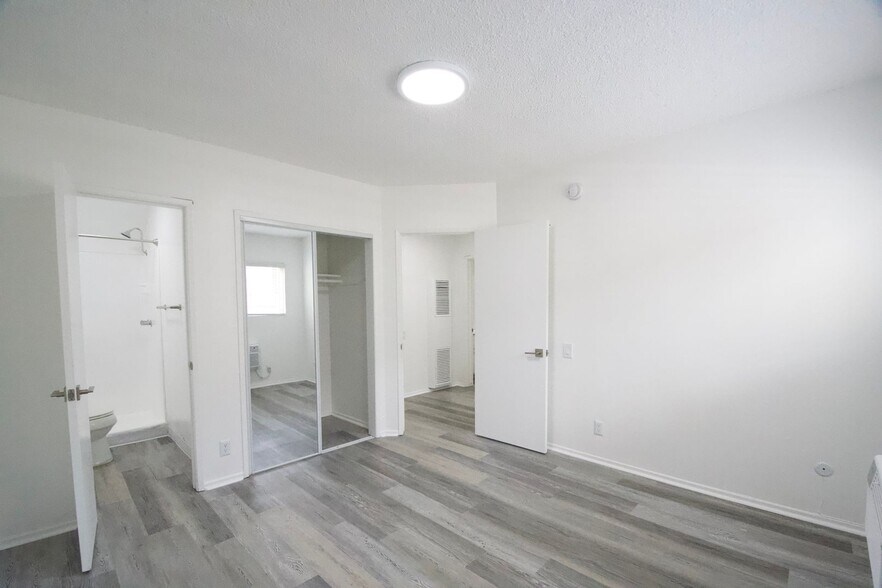 Building Photo - 10847 Kling St