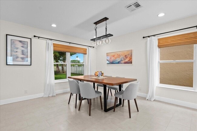 Building Photo - 2447 Country Golf Dr