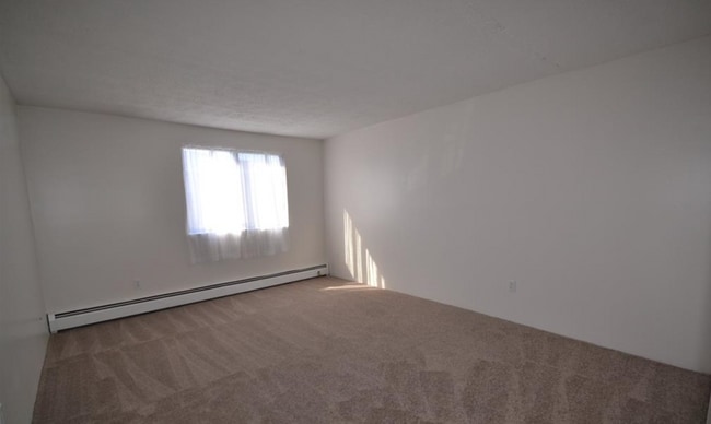 Building Photo - 545 Calef Rd