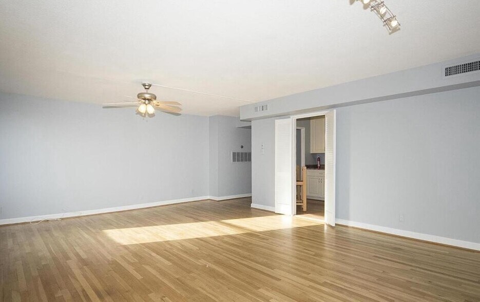 Building Photo - 1101 St Paul St