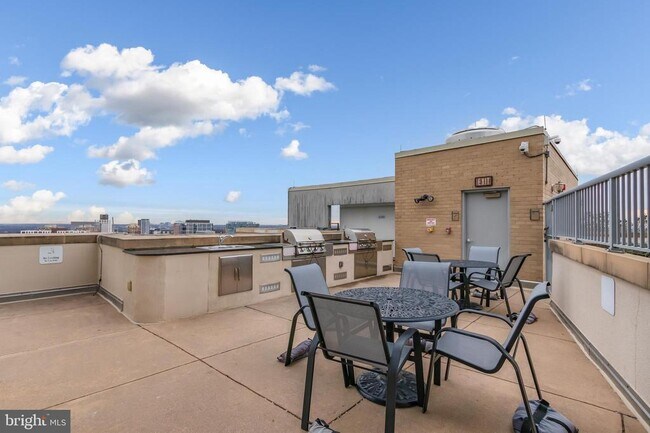 Building Photo - 5750 Bou Ave