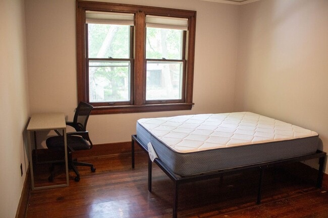 Building Photo - AVAILABLE FOR AUGUST 2026!  Large house ne...