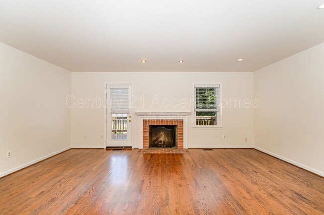 Building Photo - 3009 20th Ct S