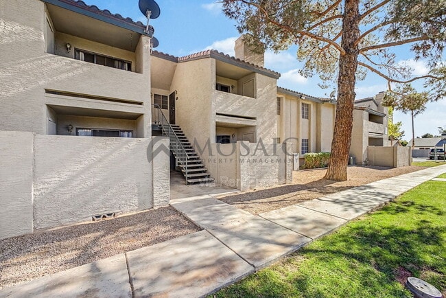 Building Photo - 533 W Guadalupe Rd