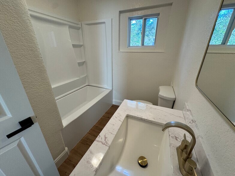 Building Photo - 1712 Vada Cir