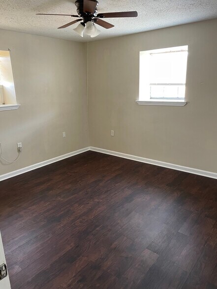 Building Photo - 3329 Golden Dr