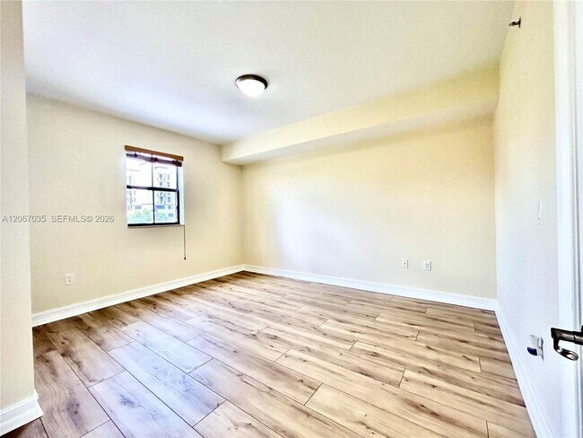 Building Photo - 1650 Galiano St