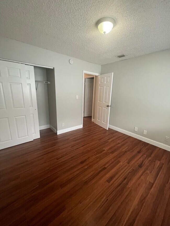 Building Photo - 2 br, 1 bath House - 800 W TIFFANY DRIVE #3