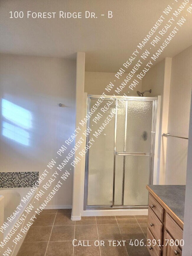 Building Photo - 100 Forest Ridge Dr