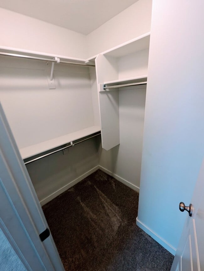 Building Photo - Gorgeous Townhome!!!