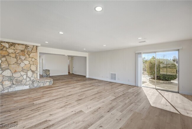 Building Photo - 3504 Pioneer Cir