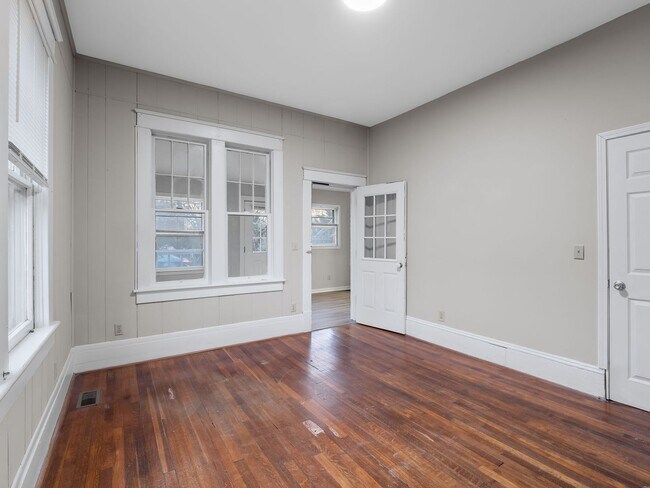 Building Photo - 115 Diamond Ave