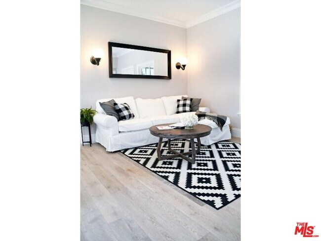 Building Photo - 137 N Harper Ave