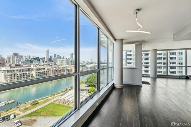 Building Photo - 708 Long Bridge St