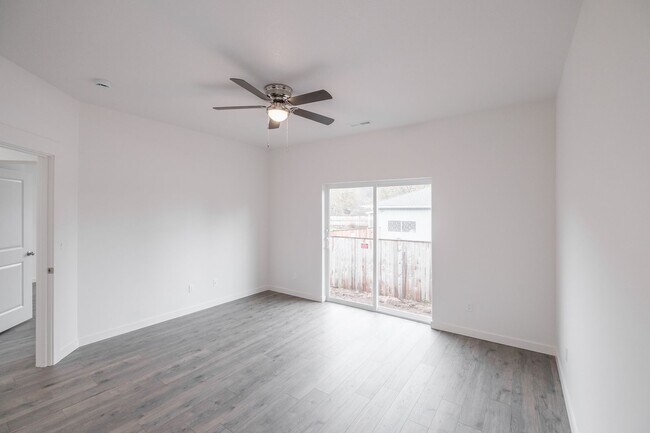 Building Photo - 2483-2485 Roll Tide Ct