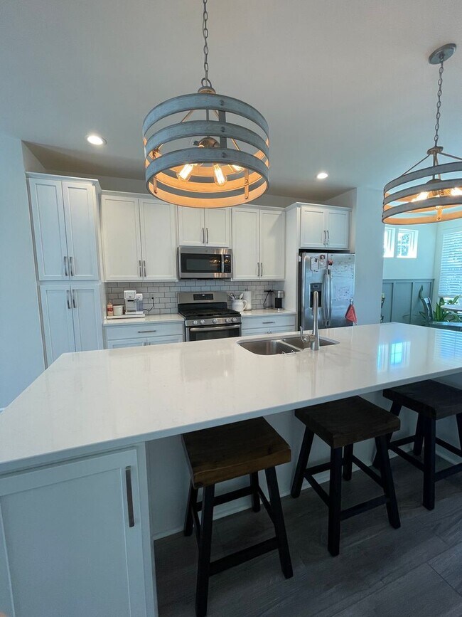 Building Photo - Huntington Pointe