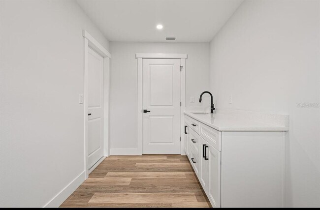 Building Photo - 12235 Hernando Rd