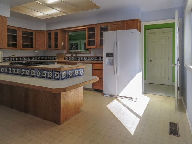 Building Photo - *** 4 Bedroom Sellwood Home ***