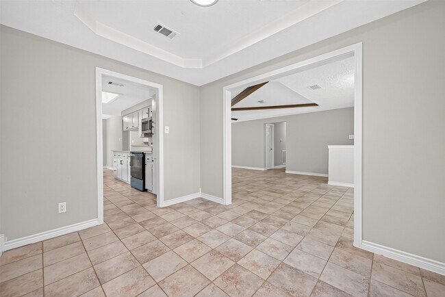 Building Photo - 18747 Woodridge Dr