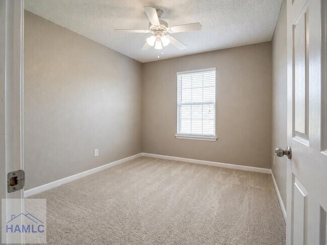Building Photo - 1106 Creekside Cir