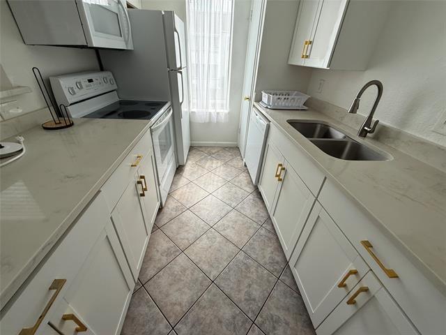 Building Photo - 7431 Holly Hill Dr