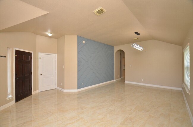 Building Photo - 4510 Regal Dr