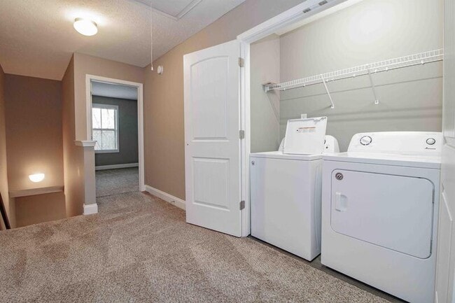 Building Photo - 325-D Landrum Pl