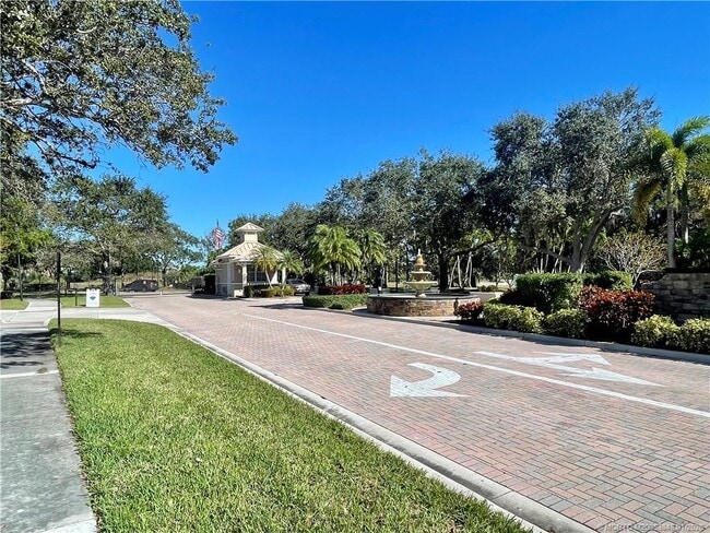 Building Photo - 3701 NW Willow Creek Dr