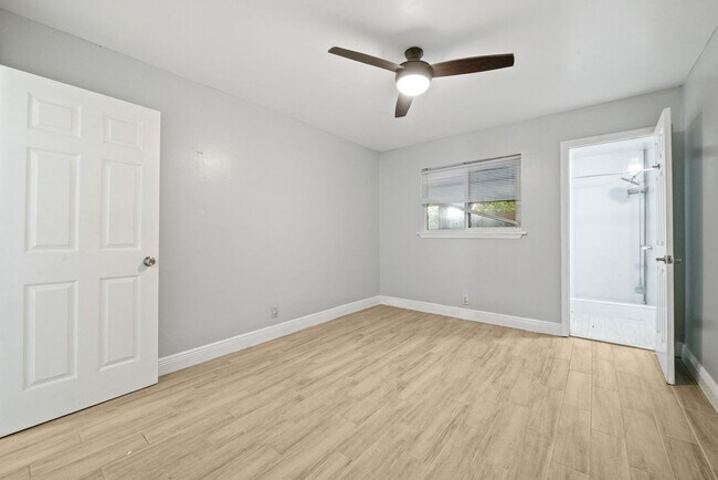 Building Photo - Charming 3-Bed, 2-Bath Home in Prime Fort Lauderdale!