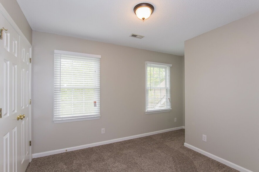 Building Photo - 8301 Tonawanda Dr