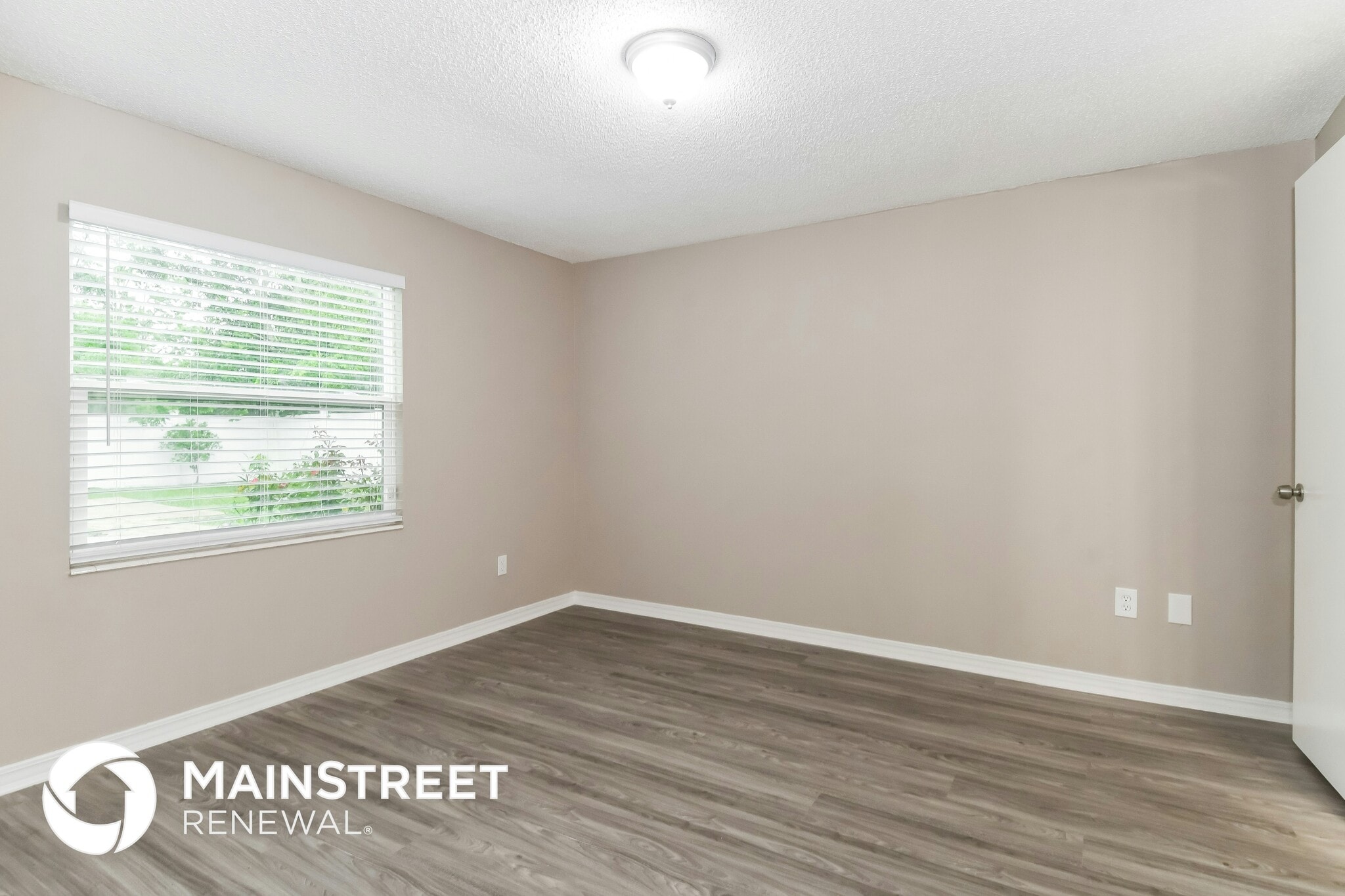 Building Photo - 2091 Luana Dr E