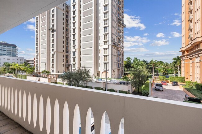 Building Photo - 625 Biltmore Way