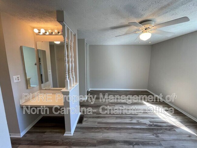 Building Photo - 9445 Lexington Cir