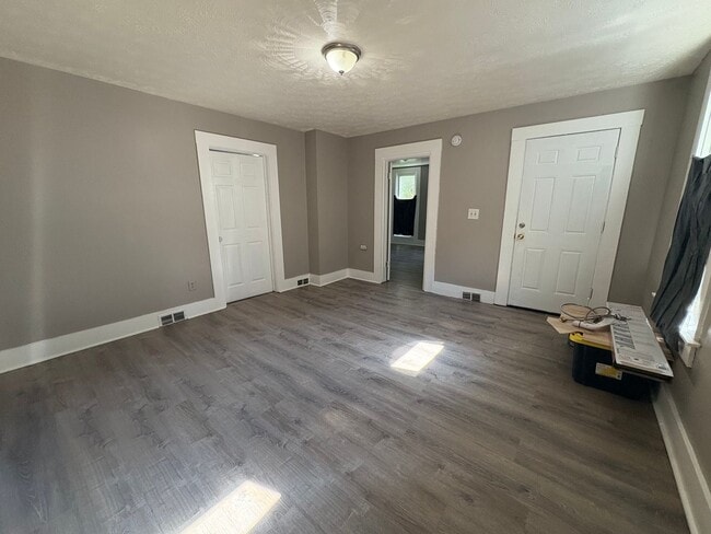 Building Photo - Three Bedroom Single Family Home!
