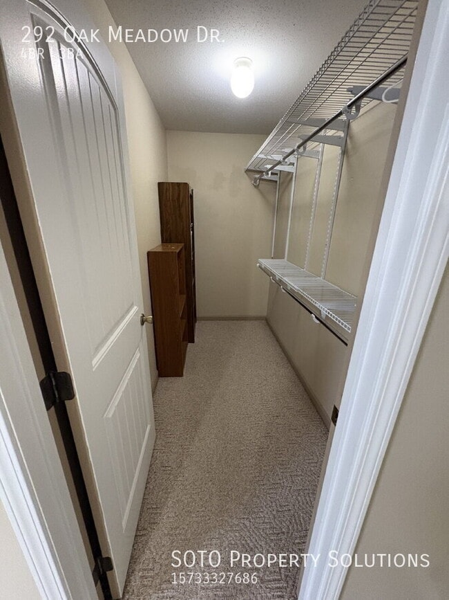 Building Photo - 292 Oak Meadow Dr