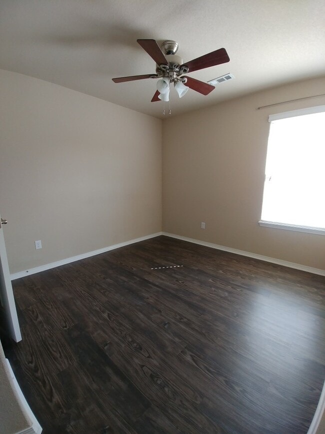 Building Photo - Great 3 Bedroom home in Fayetteville! Conv...