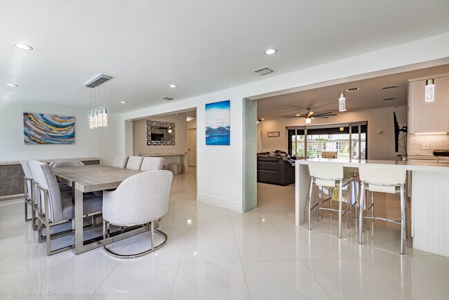 Building Photo - 1510 SE 14th Ct