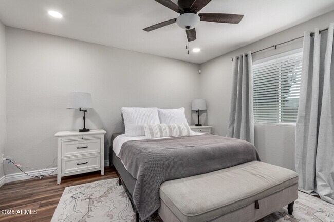 Building Photo - 3503 E Campo Bello Dr