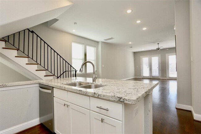 Building Photo - 1227 W 19th St