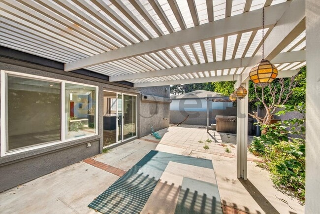 Building Photo - 2481 S Bundy Dr