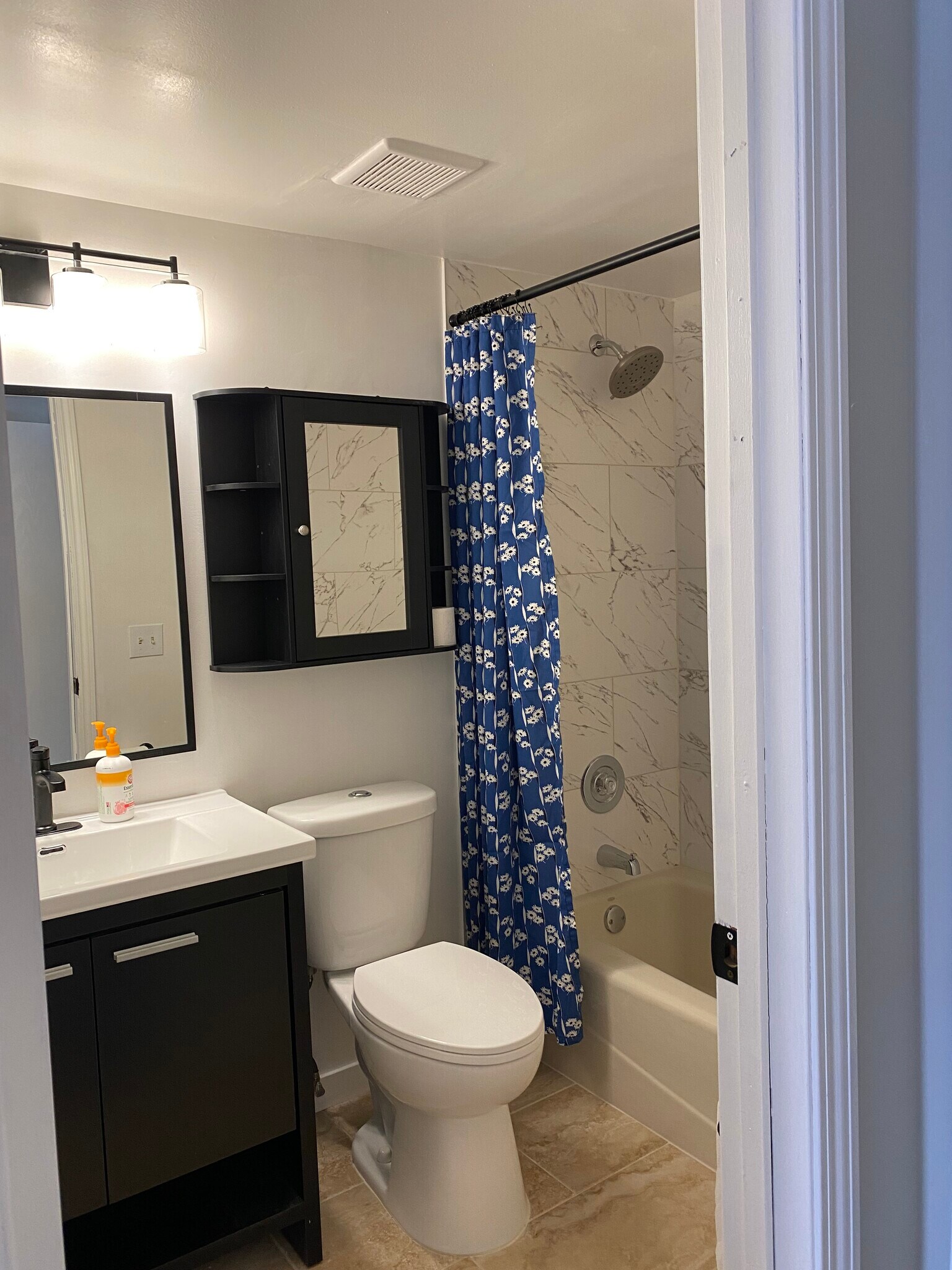 Building Photo - 5411 W Lawrence Ave